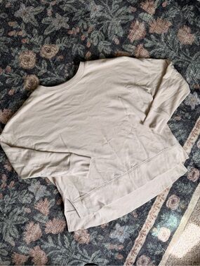 Time and Tru Cream Pullover Sweatshirt